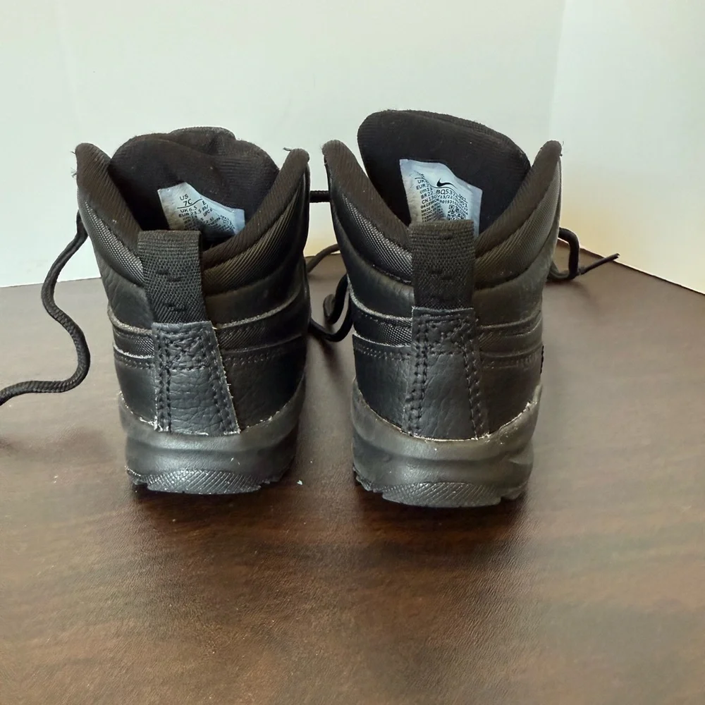 Nike Black Kids Boots size 7 worn once